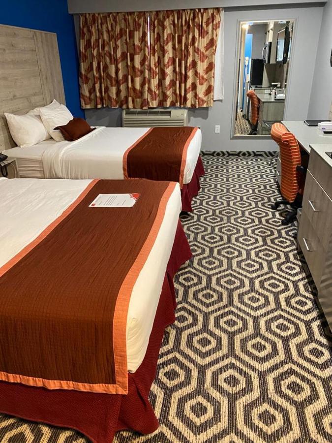 Ramada By Wyndham מדיסין הט מראה חיצוני תמונה