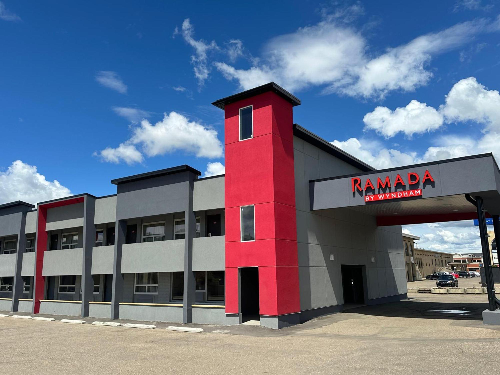 Ramada By Wyndham מדיסין הט מראה חיצוני תמונה
