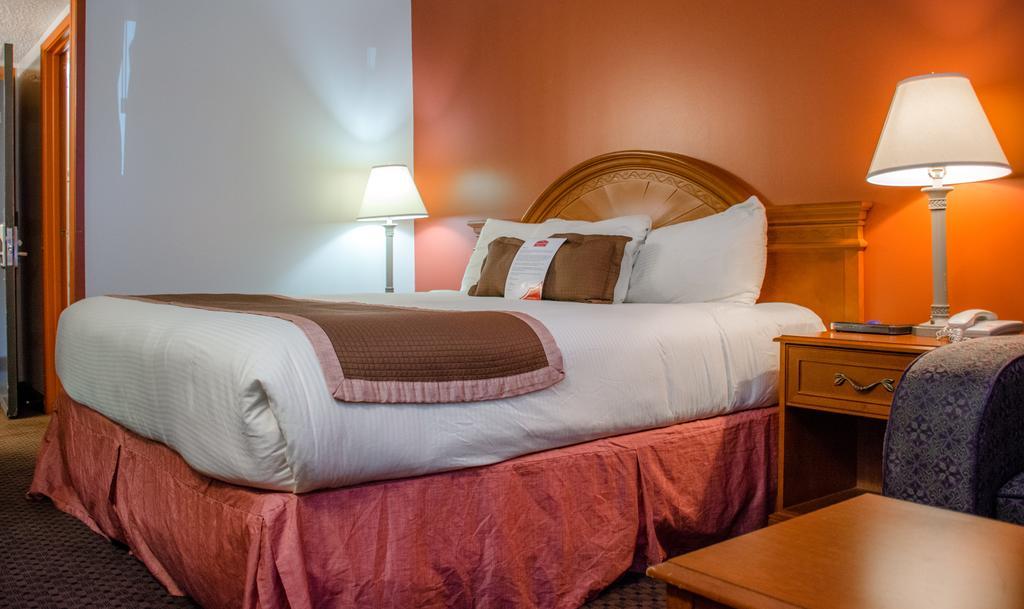 Ramada By Wyndham מדיסין הט מראה חיצוני תמונה